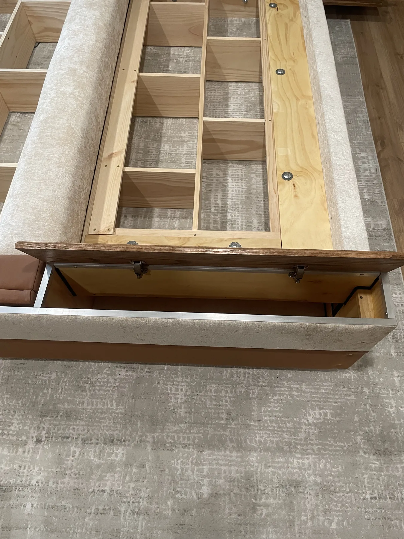 WH center divider and integrated shelving